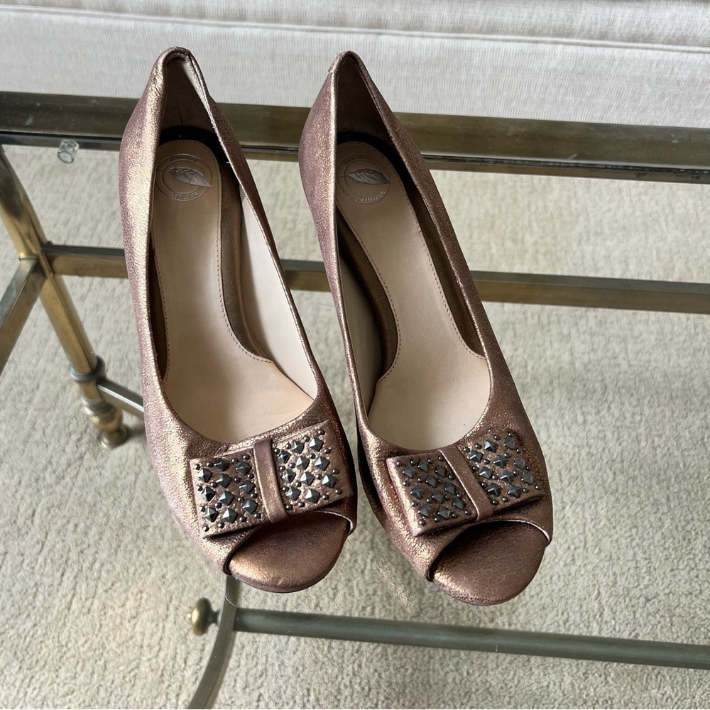 Nurture Bronze Metallic Leather Peep Toe Bow Pumps Heels Size 9